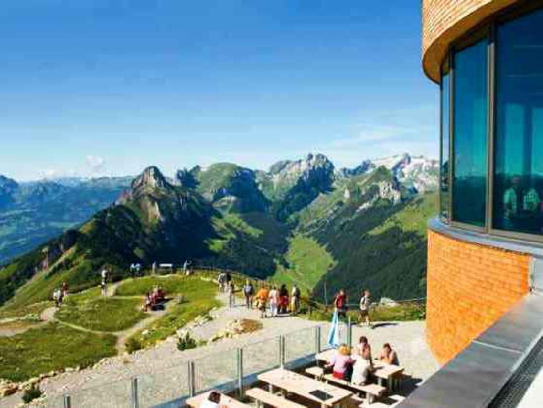スイス旅行を楽しむコツを徹底解説 物価が高いって本当 憧れだけで終わらせないで おすすめ旅行を探すならトラベルブック Travelbook スイス旅行を楽しむコツを徹底解説 物価が高いって本当 憧れだけで終わらせないで おすすめ旅行を探すならトラベルブック Travelbook