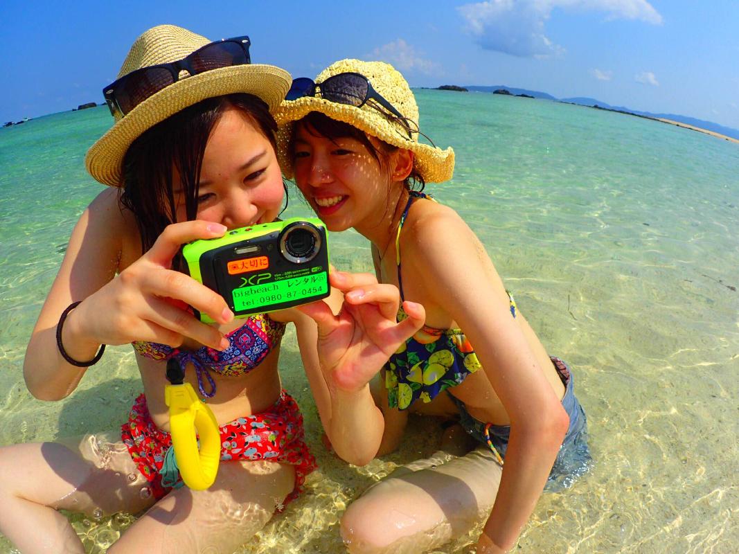 幻の島上陸+石西礁湖シュノーケリング 水中カメラ&自撮り棒レンタル無料! 石垣育ちのガイドと行くアットホームなツアー<半日/市街地送迎無料/石垣島発>