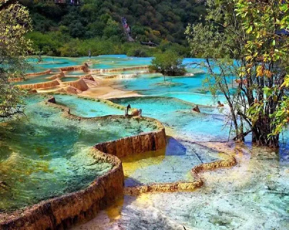 中国 九寨溝の観光ガイド 吸い込まれるようなエメラルドグリーンの絶景に浸る おすすめ旅行を探すならトラベルブック Travelbook 中国 九寨溝の観光ガイド 吸い込まれるようなエメラルドグリーンの絶景に浸る おすすめ旅行を探すならトラベルブック Travelbook